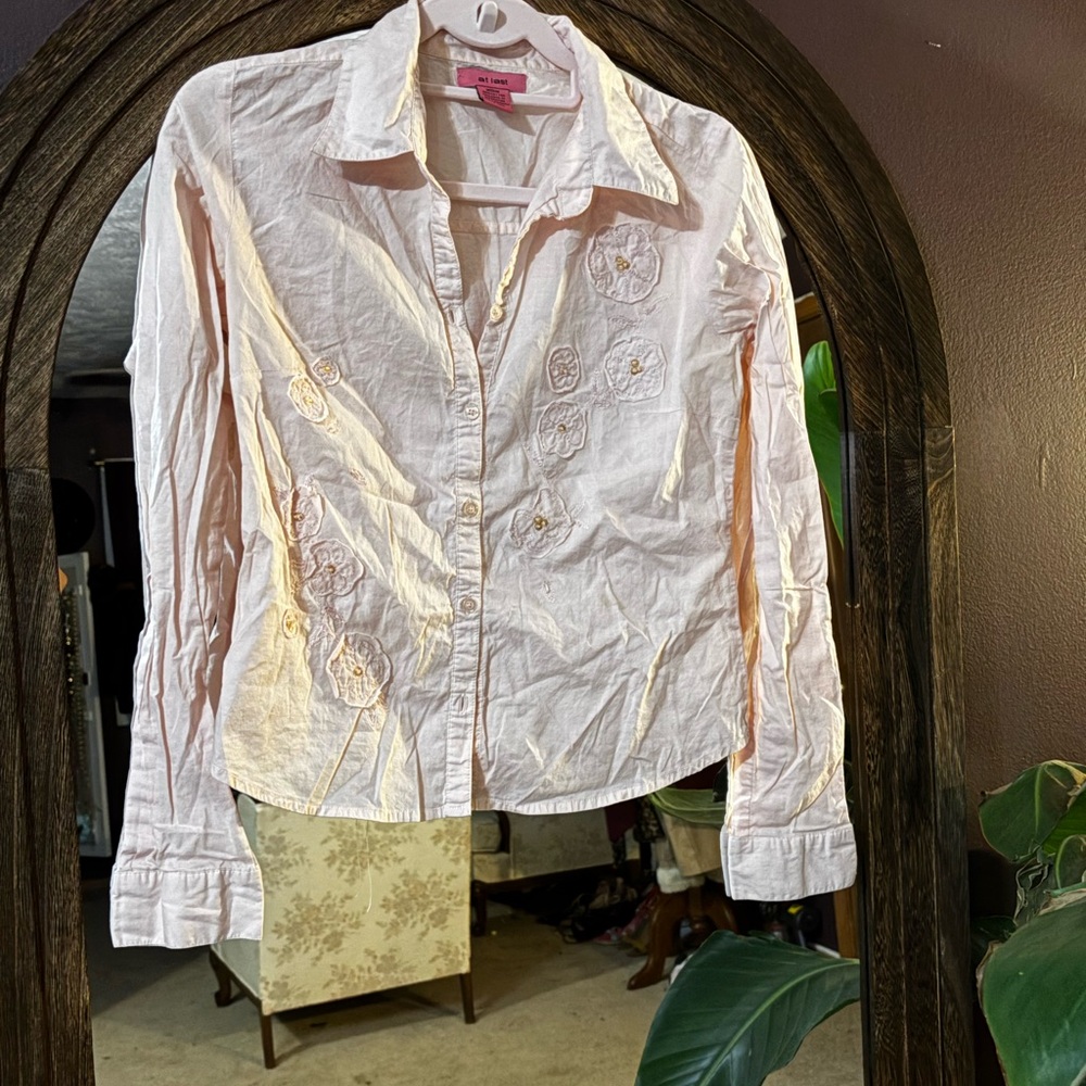 Pink Floral Embroidered Shirt - At Last - Medium 🌸